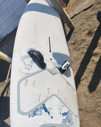 tavola windsurf con pinna e deriva
