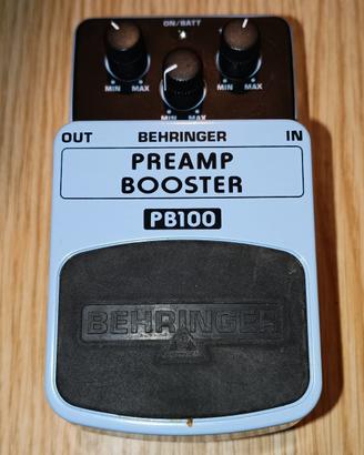 preamplificatore marca Behringer, modello PB100