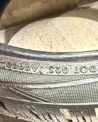 Gomme M+S  225/40-19
