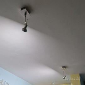 Tre faretti con lampadine a led