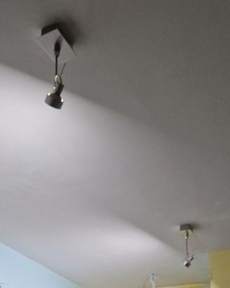 Tre faretti con lampadine a led
