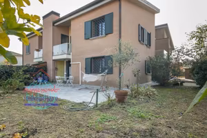 Villa di 218 m² con più di 5 locali e box auto a S