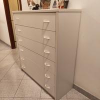 cassettiera bianca in legno