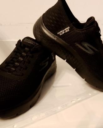 SKECHERS