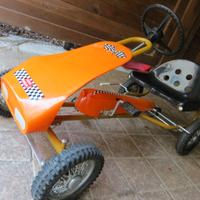 Automobilina a pedali