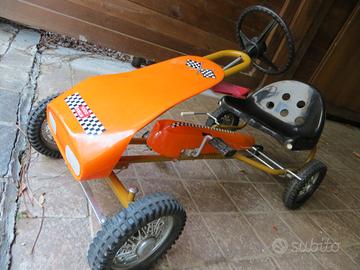 Automobilina a pedali