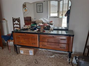 Cassettiera con specchio