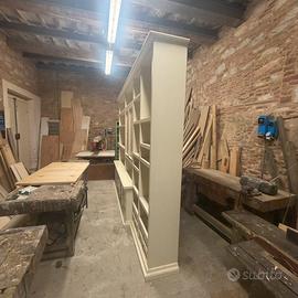 Libreria a vista con ripriani casetti e sportelli