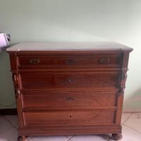 Cassettone e specchiera