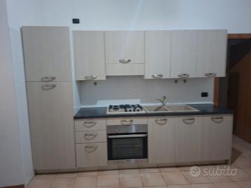 CUCINA COMPLETA CON ELETTRODPMESTICI