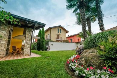 Villa di 157 m² con 5 locali e box auto a Mapello