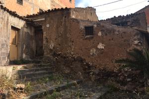 Case dirute con possibilità edificare 100 mq