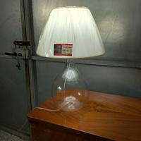 Lampada da tavolo in vetro