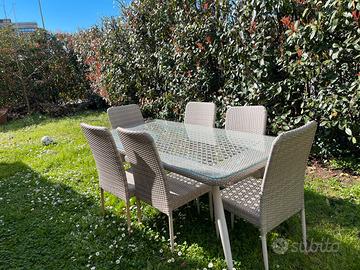 Tavolo da esterno con 6 sedie