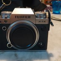 Fujifilm xt-4 con obiettivo 18-55 