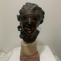 Statua dea bendata in bronzo