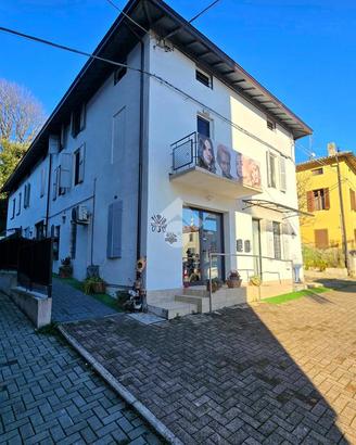 CASA SEMINDIPENDENTE A TRAVERSETOLO