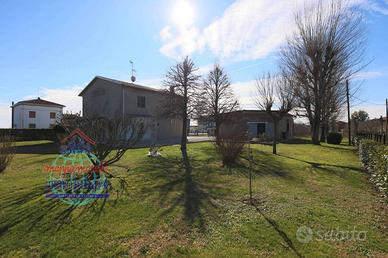 Villa di 300 m² con più di 5 locali e box auto dop