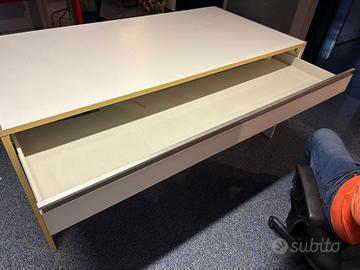 Tavolo da ufficio con cassettone
