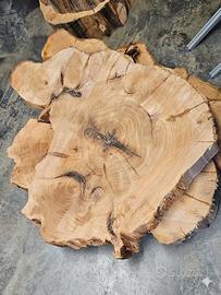 Tavolini di legno grezzo