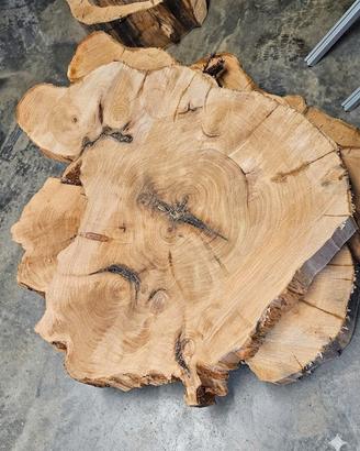 Tavolini di legno grezzo