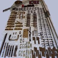 Lotto ferramenta cerniere, maniglie e serrature