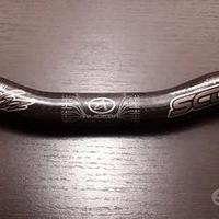 Manubrio e attacco in CARBONIO per bici