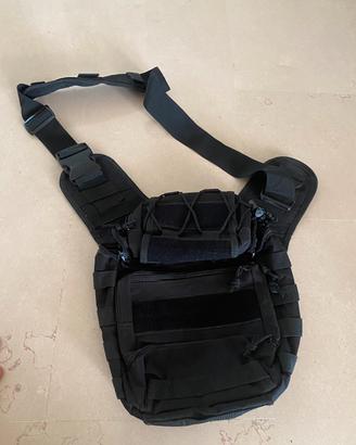 Borsa nera a tracolla, sportiva