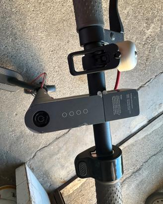Monopattino Xiaomi M365 + alimentatore originale