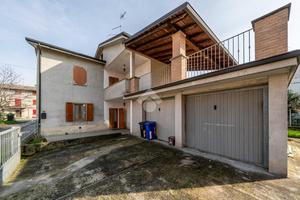 Casa indipendente a Medesano