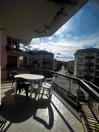 Ampio appartamento con tre camere e posto auto