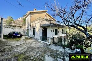 Villa di 5550 m² con più di 5 locali e box auto do