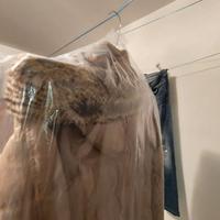 piumino con cappuccio ecopelliccia