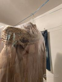 piumino con cappuccio ecopelliccia