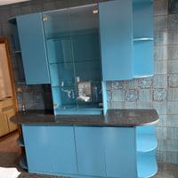 Anta cucina blu con piano in marmo