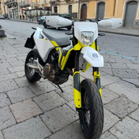 Husqvarna 701 supermoto