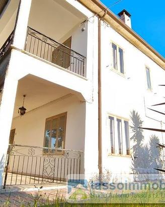 Villa di 412 m² con più di 5 locali a Crecchio