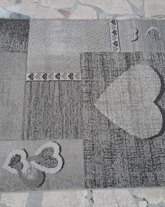 Tappeto moderno grigio con cuori 120 x 170 cm