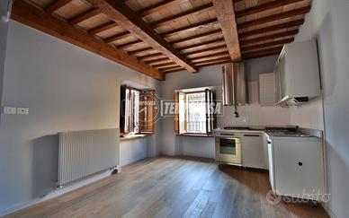 Appartamento ristrutturato con garage, terrazzo e