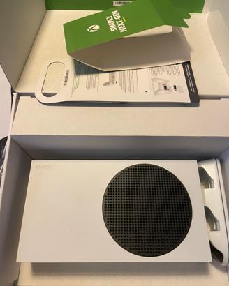 Xbox serie S con caricabatteria