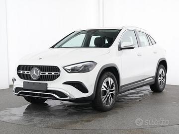 MERCEDES-BENZ GLA 180 Automatic Progressive Adva