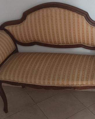 Divanetto in stile