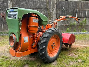 Motocoltivatore per giardino