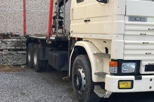 Scania 142 3 assi con caricatore da legna