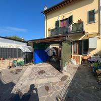 CASA SEMINDIPENDENTE A FIRENZE