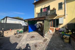 CASA SEMINDIPENDENTE A FIRENZE