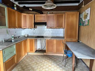 CASA DI CORTE A BAGNOLO SAN VITO