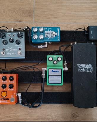 Pedalboard completa boutique per chitarra