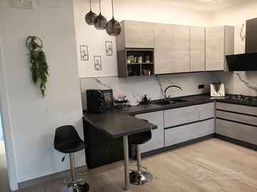 Cucina grigia come nuova