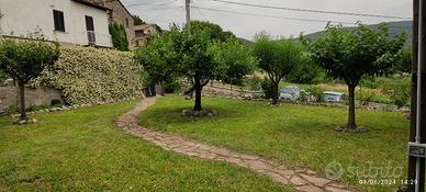 Il melo casa di paese con giardino
